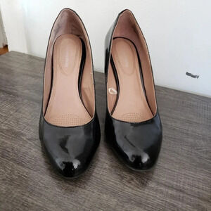 SOLESENSEABILITY 8.5M Black Patent Leather PUMPS H
